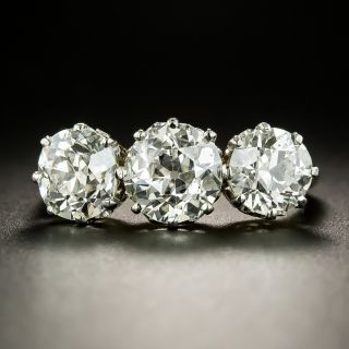 Edwardian 3.94 Carat Total Weight Three- Stone Diamond Engagement Ring - GIA - 1
